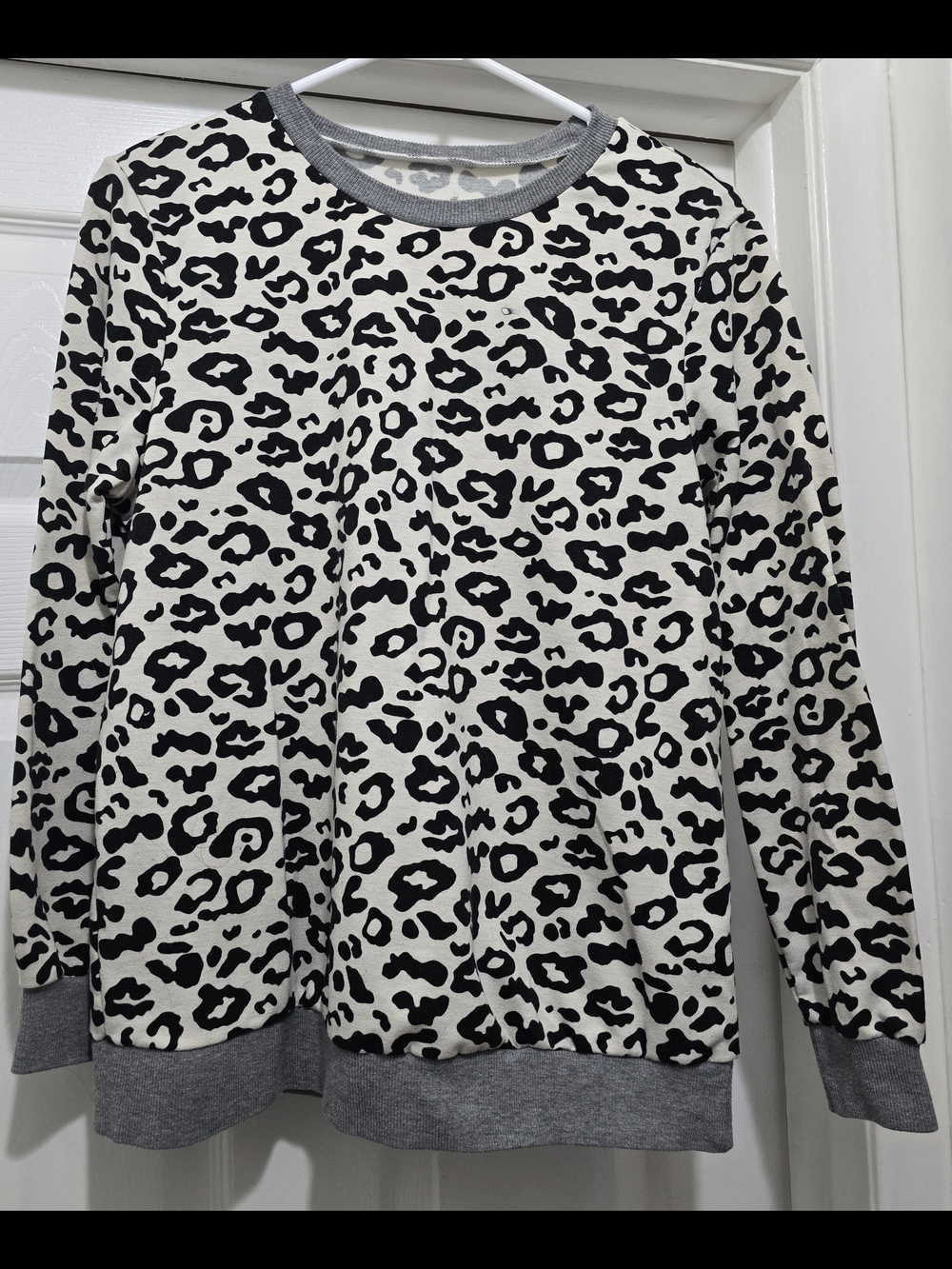 Leopard Print Long Sleeve Sweater - Black & Cream